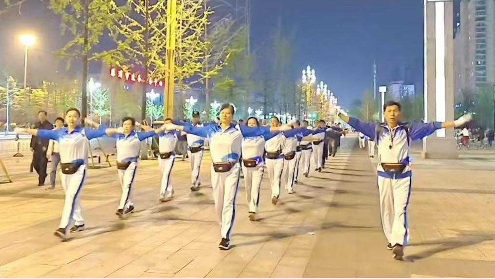 滕州市市民公園健身俱樂部2.jpg