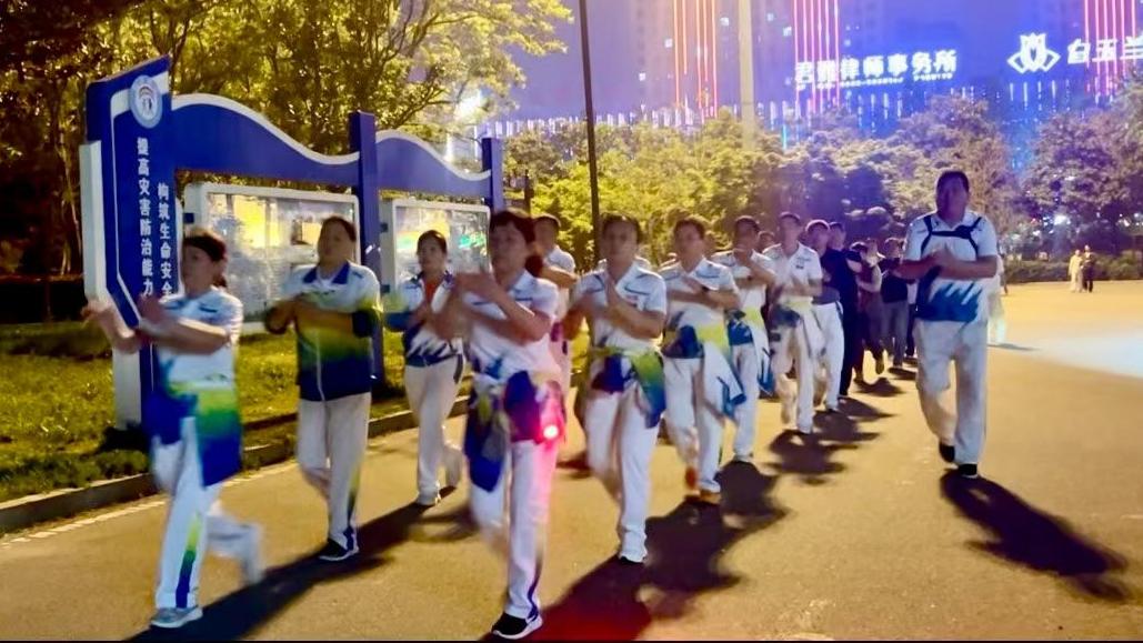 體育中心健走隊2.jpg