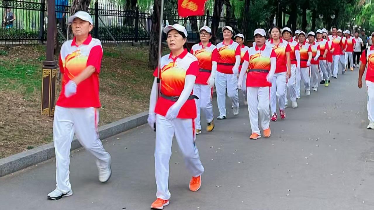 颯爽英姿健走團(tuán)2.jpg