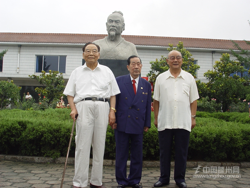 李景上將（右）、楊斯德中將（左）、韓國四星上將李翼淳將軍（中）合影