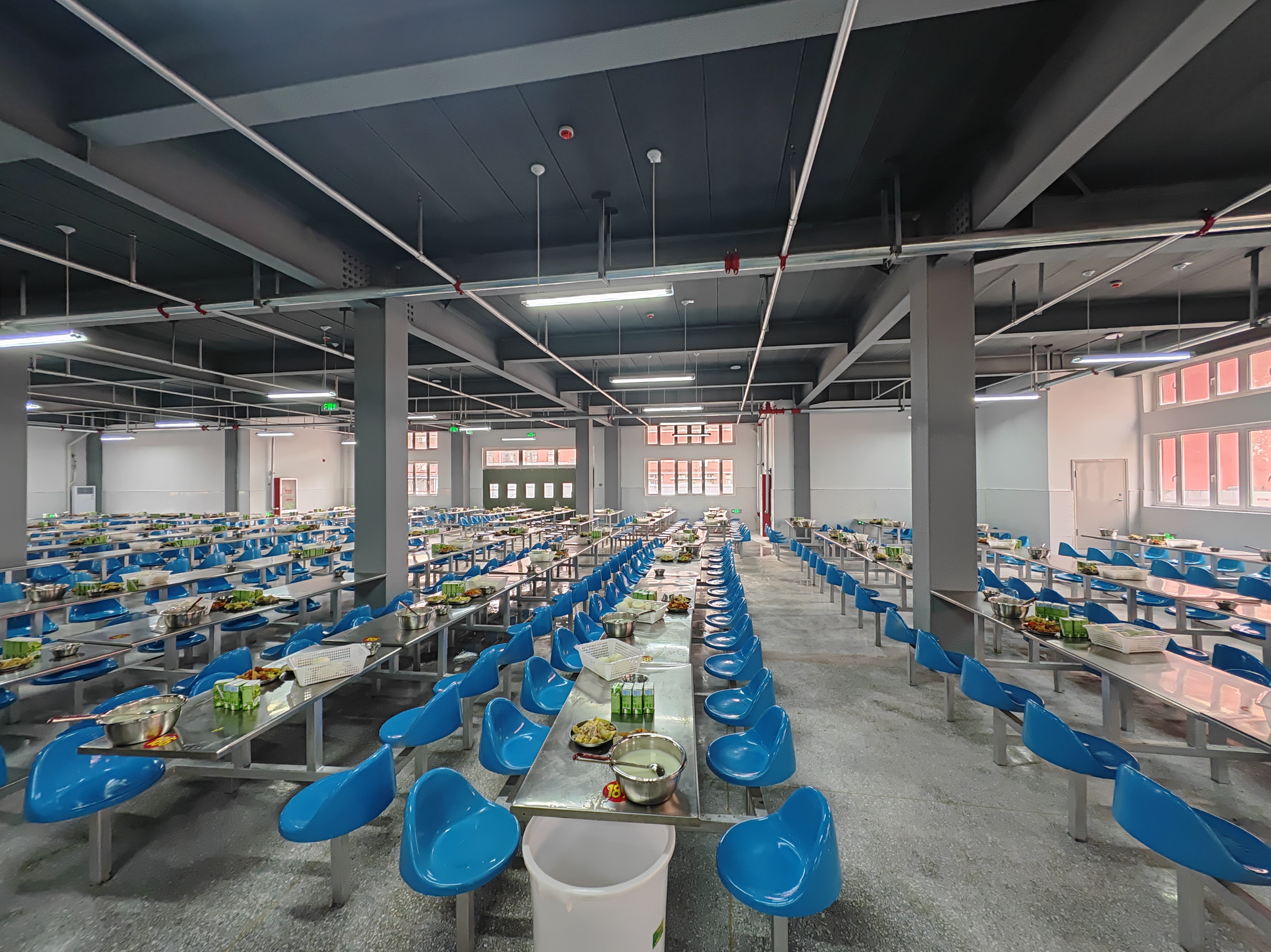 界河中學(xué)餐廳.jpg